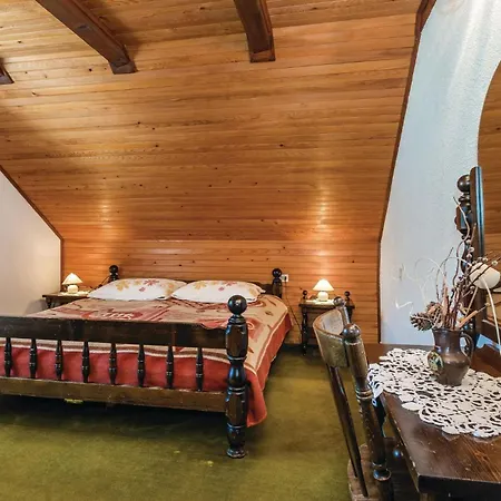 3 Bedroom Pet Friendly In Apartment
